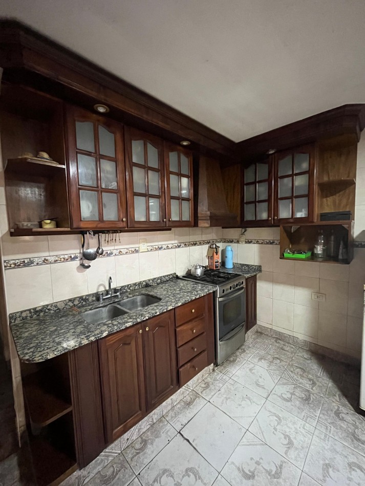 CASA 3 DORMITORIOS EN VILLA MARIANO MORENO CALLE 6 Y 29