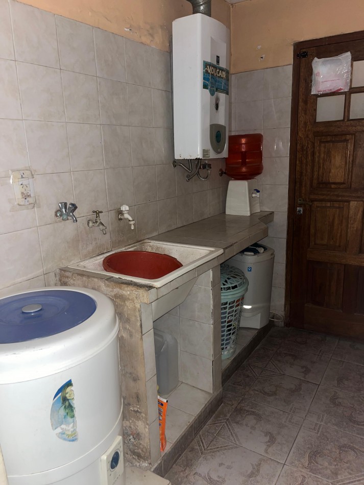 CASA 3 DORMITORIOS EN VILLA MARIANO MORENO CALLE 6 Y 29