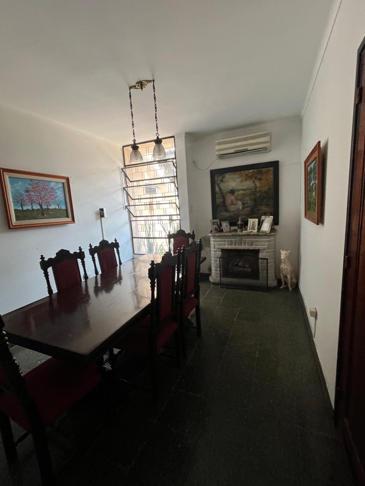 IMPORTANTE CASA DE CUATRO DORMITORIOS CON PILETA EN MENDOZA AL 3500 APTA CREDITO