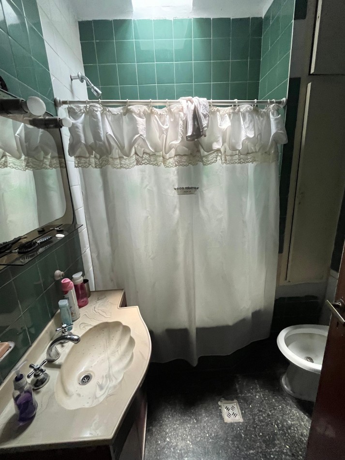 IMPORTANTE CASA DE CUATRO DORMITORIOS CON PILETA EN MENDOZA AL 3500 APTA CREDITO