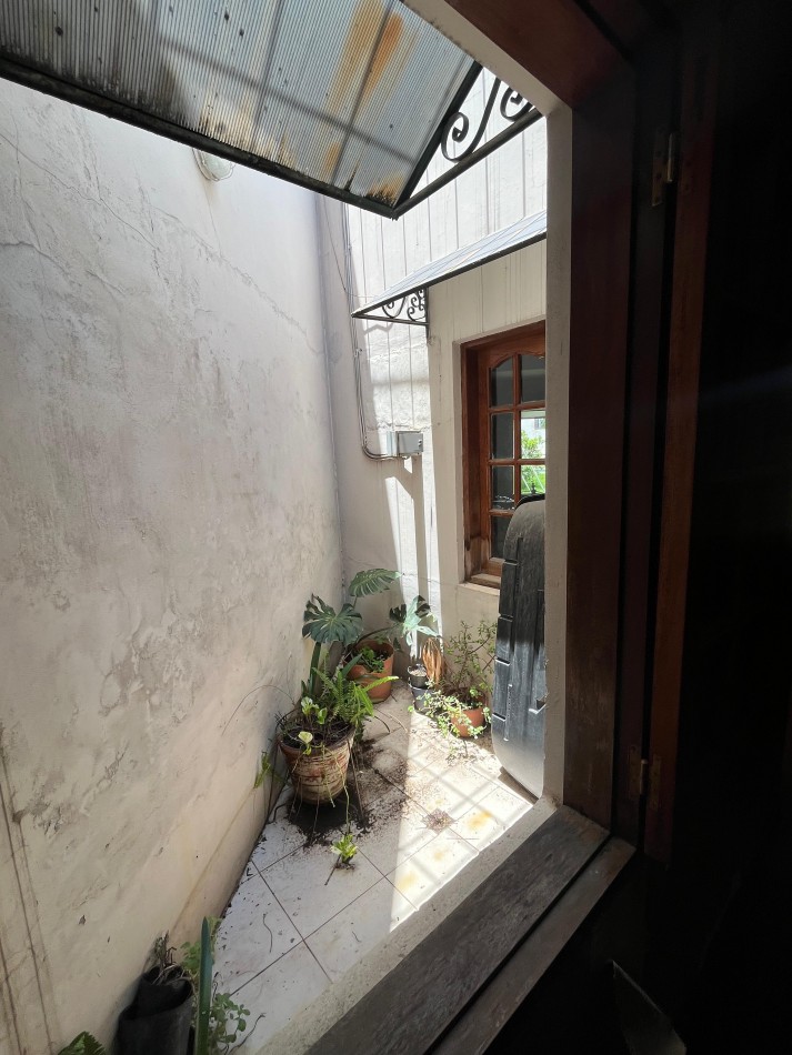 IMPORTANTE CASA DE CUATRO DORMITORIOS CON PILETA EN MENDOZA AL 3500 APTA CREDITO