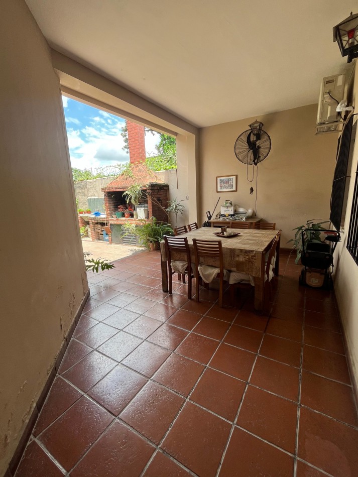 IMPORTANTE CASA DE CUATRO DORMITORIOS CON PILETA EN MENDOZA AL 3500 APTA CREDITO