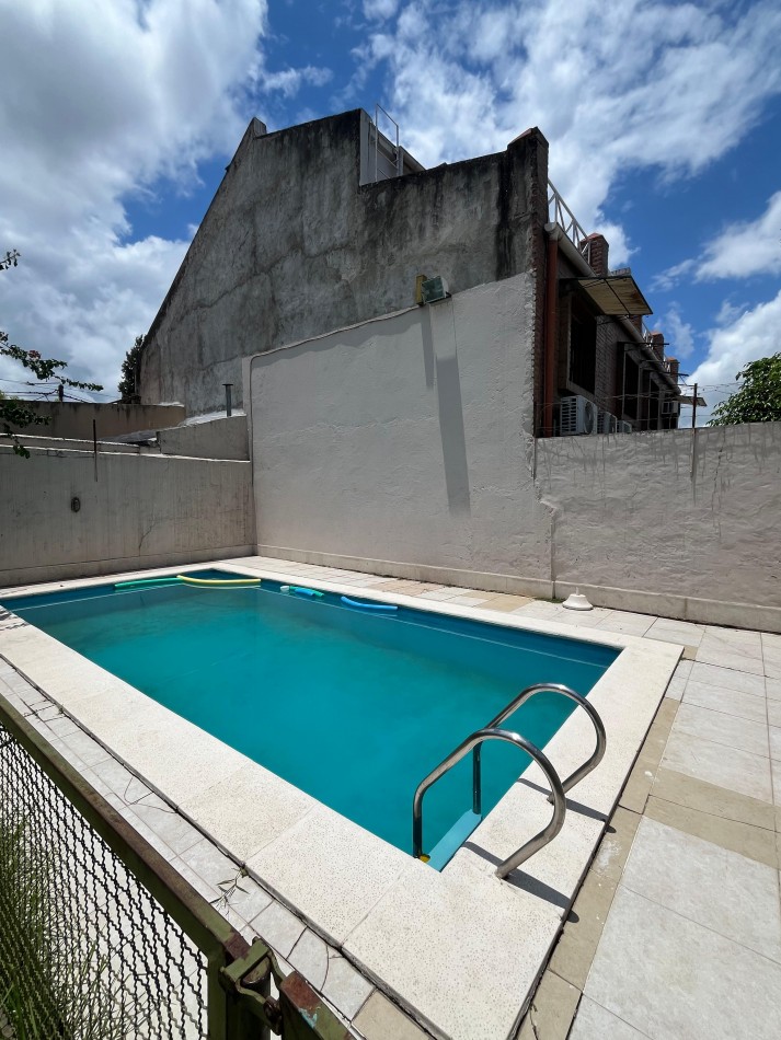 IMPORTANTE CASA DE CUATRO DORMITORIOS CON PILETA EN MENDOZA AL 3500 APTA CREDITO