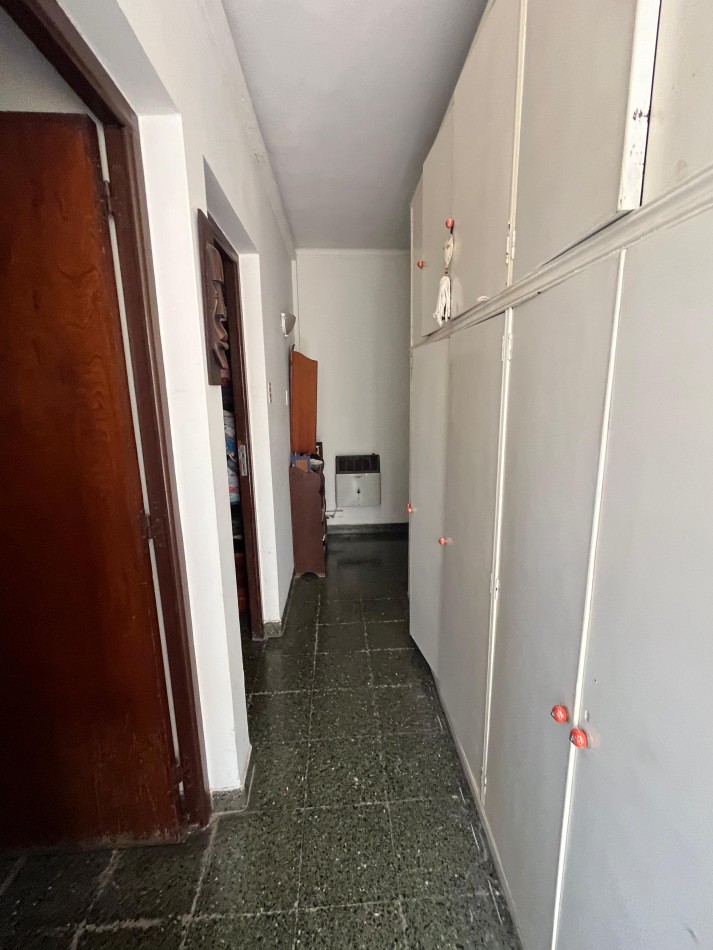 IMPORTANTE CASA DE CUATRO DORMITORIOS CON PILETA EN MENDOZA AL 3500 APTA CREDITO