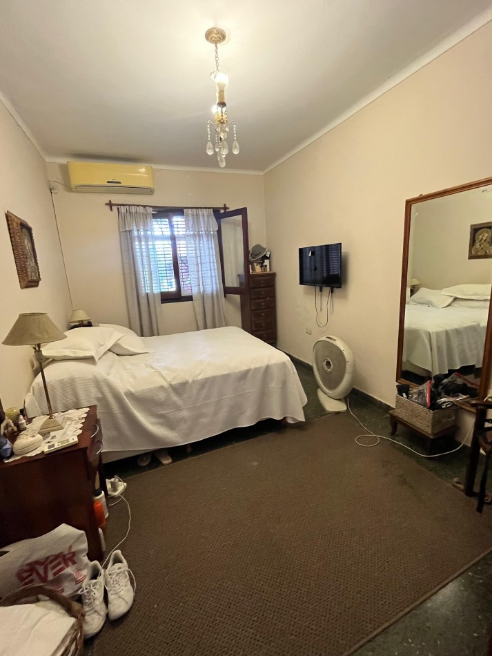 IMPORTANTE CASA DE CUATRO DORMITORIOS CON PILETA EN MENDOZA AL 3500 APTA CREDITO