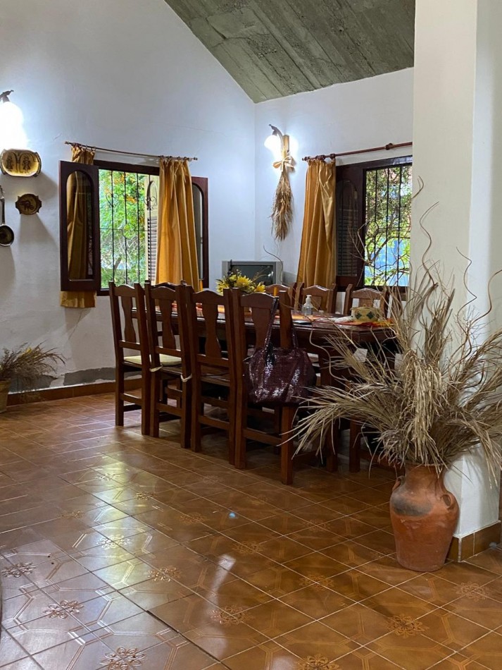 IMPORTANTE CHALET RESIDENCIAL EN LAS TERMAS DE RIO HONDO