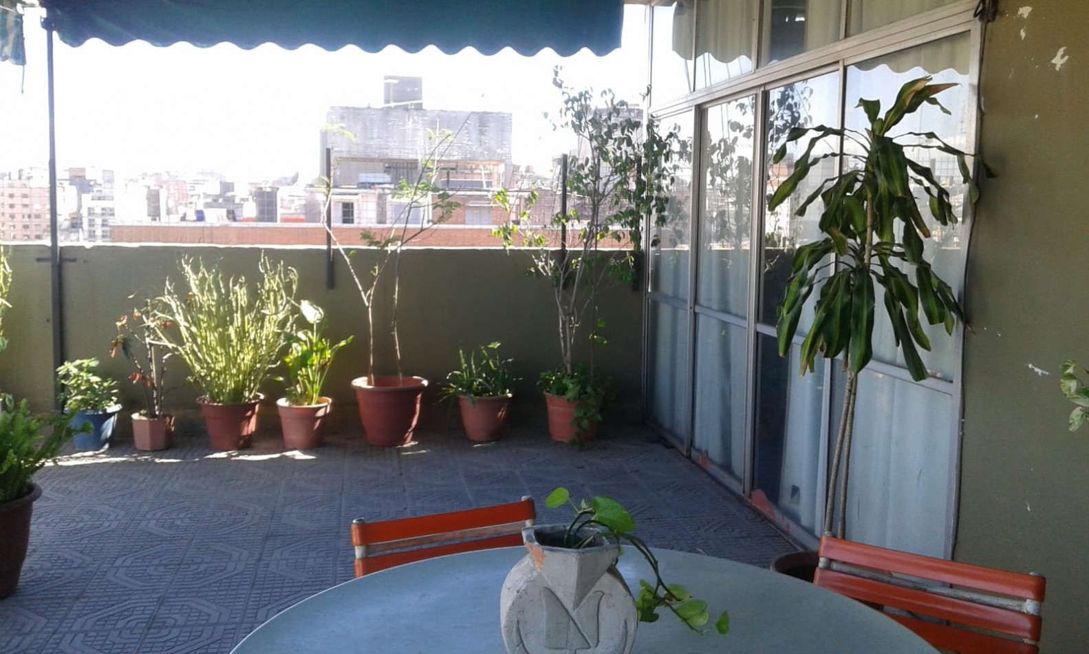 DEPARTAMENTO SEMIPISO DE TRES DORMITORIOS EN 24 DE SETIEMBRE Y LAS HERAS CON TERRAZA 