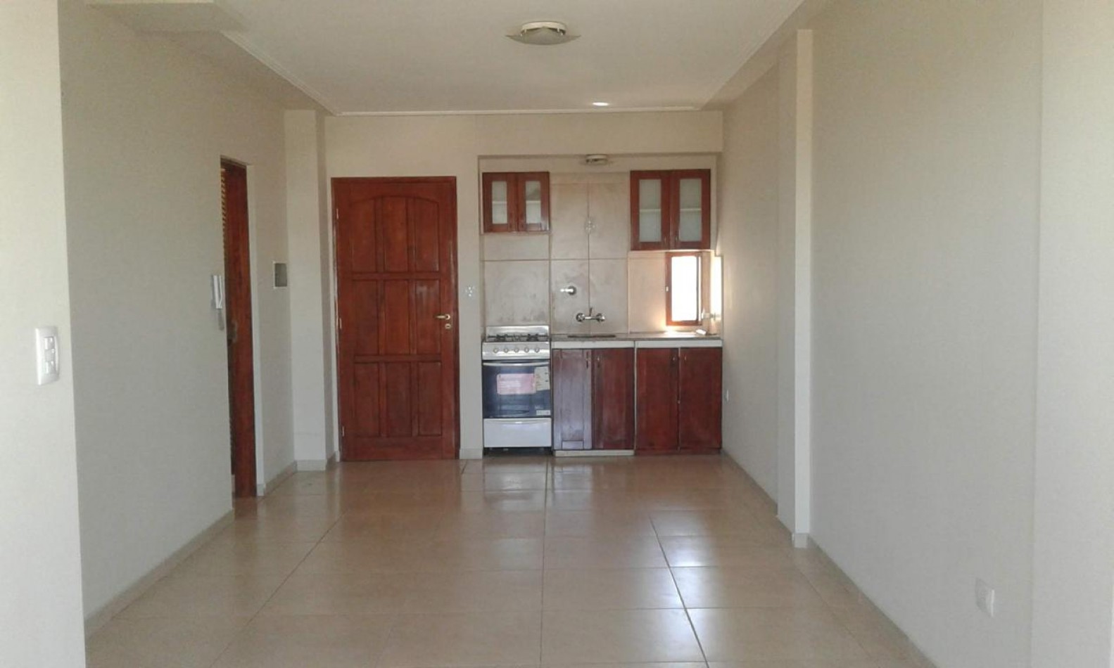 MONOAMBIENTE CON BALCON EN AVENIDA BELGRANO 2.371