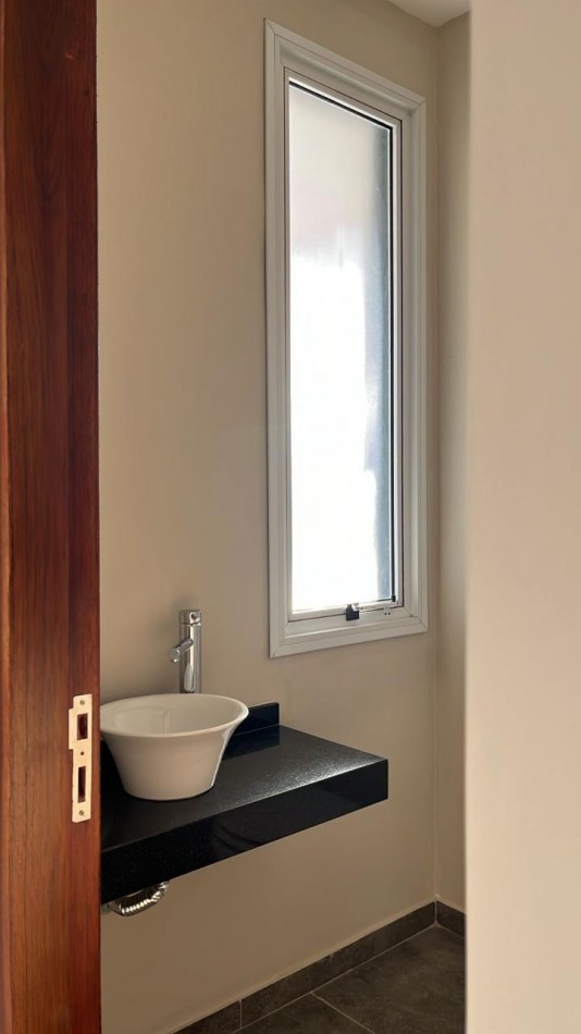 CASA DE TRES DORMITORIOS EN BARRIO CERRADO AYRES LOFT EN YERBA BUENA