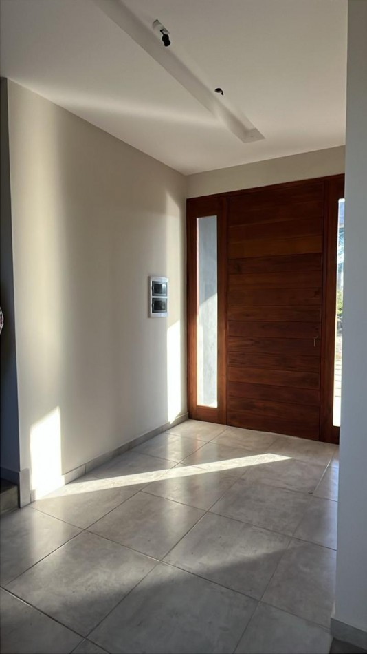 CASA DE TRES DORMITORIOS EN BARRIO CERRADO AYRES LOFT EN YERBA BUENA