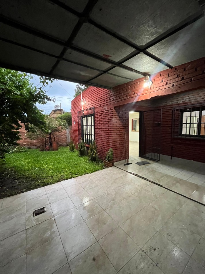 CASA DE TRES DORMITORIOS ALTURA AVENIDA BELGRANO AL 4.400