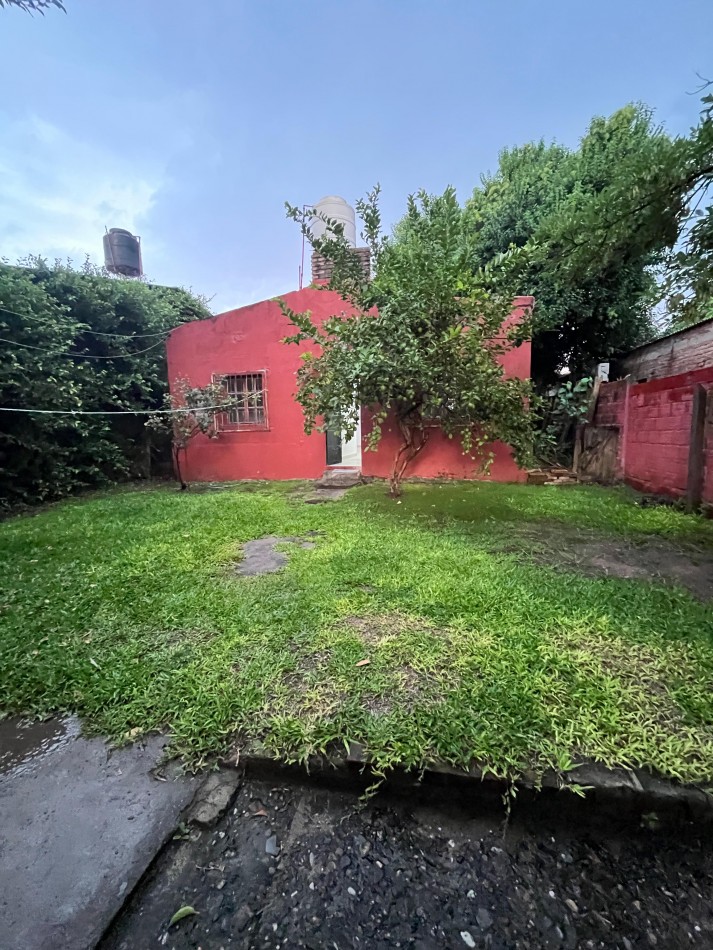 CASA DE TRES DORMITORIOS ALTURA AVENIDA BELGRANO AL 4.400