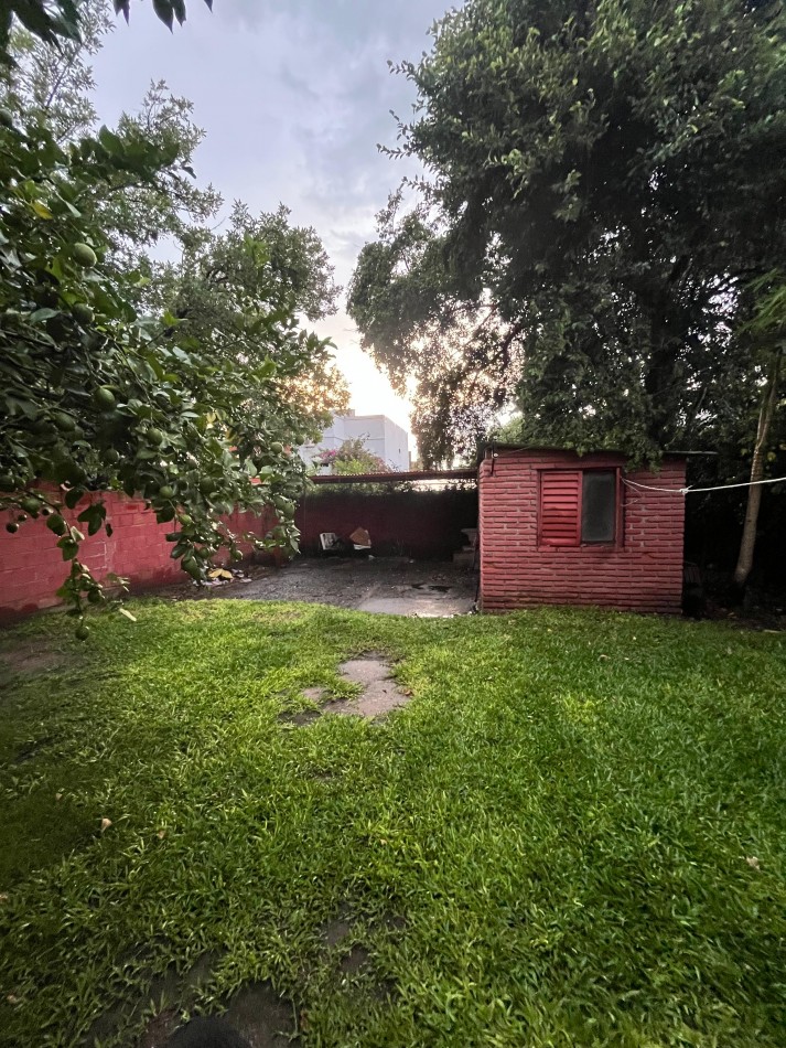 CASA DE TRES DORMITORIOS ALTURA AVENIDA BELGRANO AL 4.400