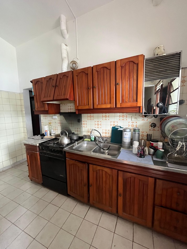 CASA DE TRES DORMITORIOS EN SALAS Y VALDEZ Y PANAMA YERBA BUENA