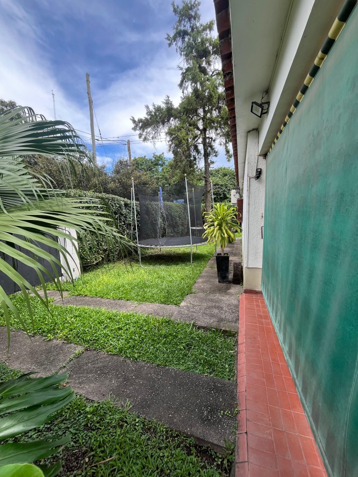 CASA DE TRES DORMITORIOS EN SALAS Y VALDEZ Y PANAMA YERBA BUENA