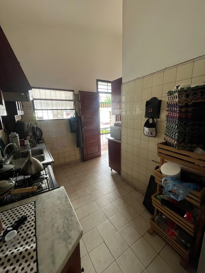 CASA DE TRES DORMITORIOS EN SALAS Y VALDEZ Y PANAMA YERBA BUENA