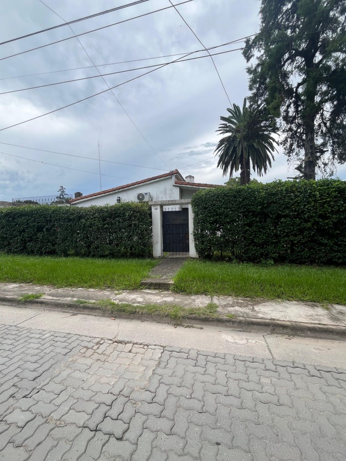 CASA DE TRES DORMITORIOS EN SALAS Y VALDEZ Y PANAMA YERBA BUENA