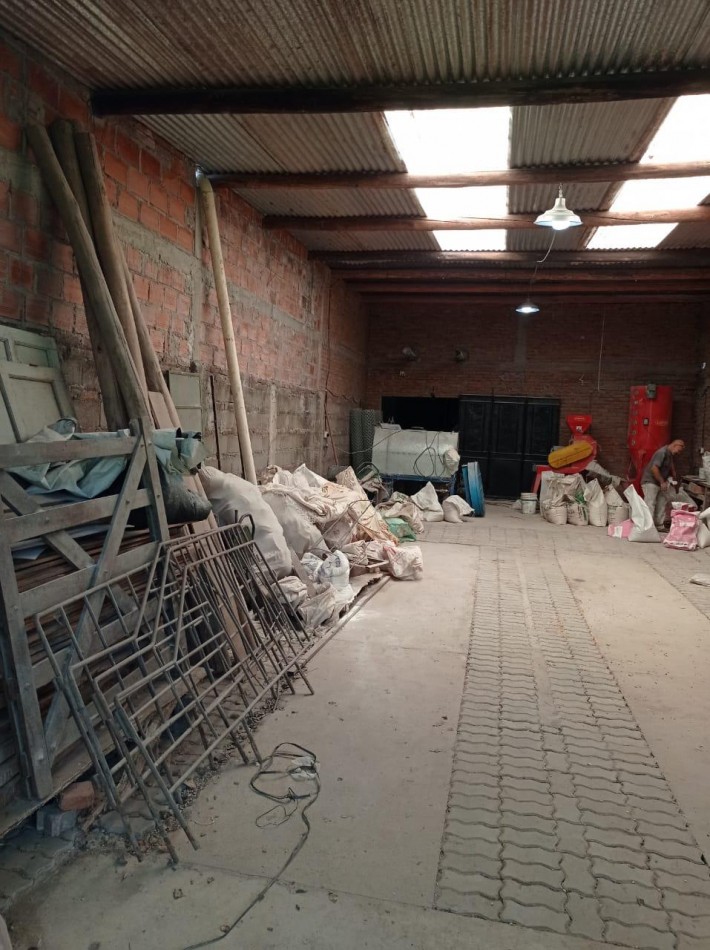 GRANJA AVICOLA PRODUCIENDO EN RUTA PROVINCIAL 305 Y CAMINO DE ALTA GRACIA EN UNA HECTAREA Y MEDIA