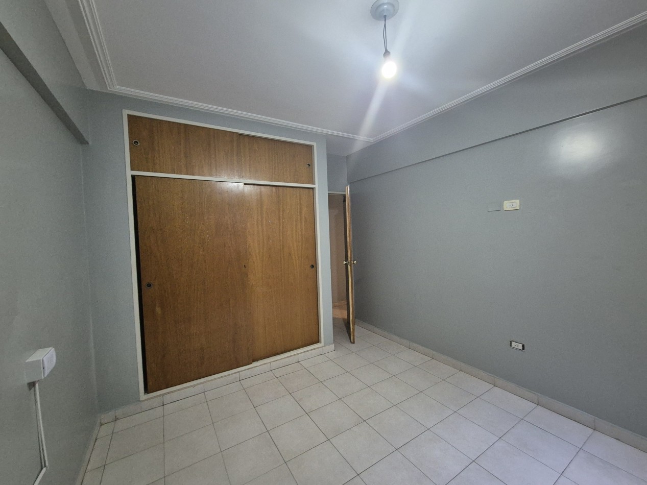 DEPARTAMENTO DE TRES DORMITORIOS CON DEPENDENCIA APTO CREDITO Y COCHERA EN SAN LORENZO AL 700