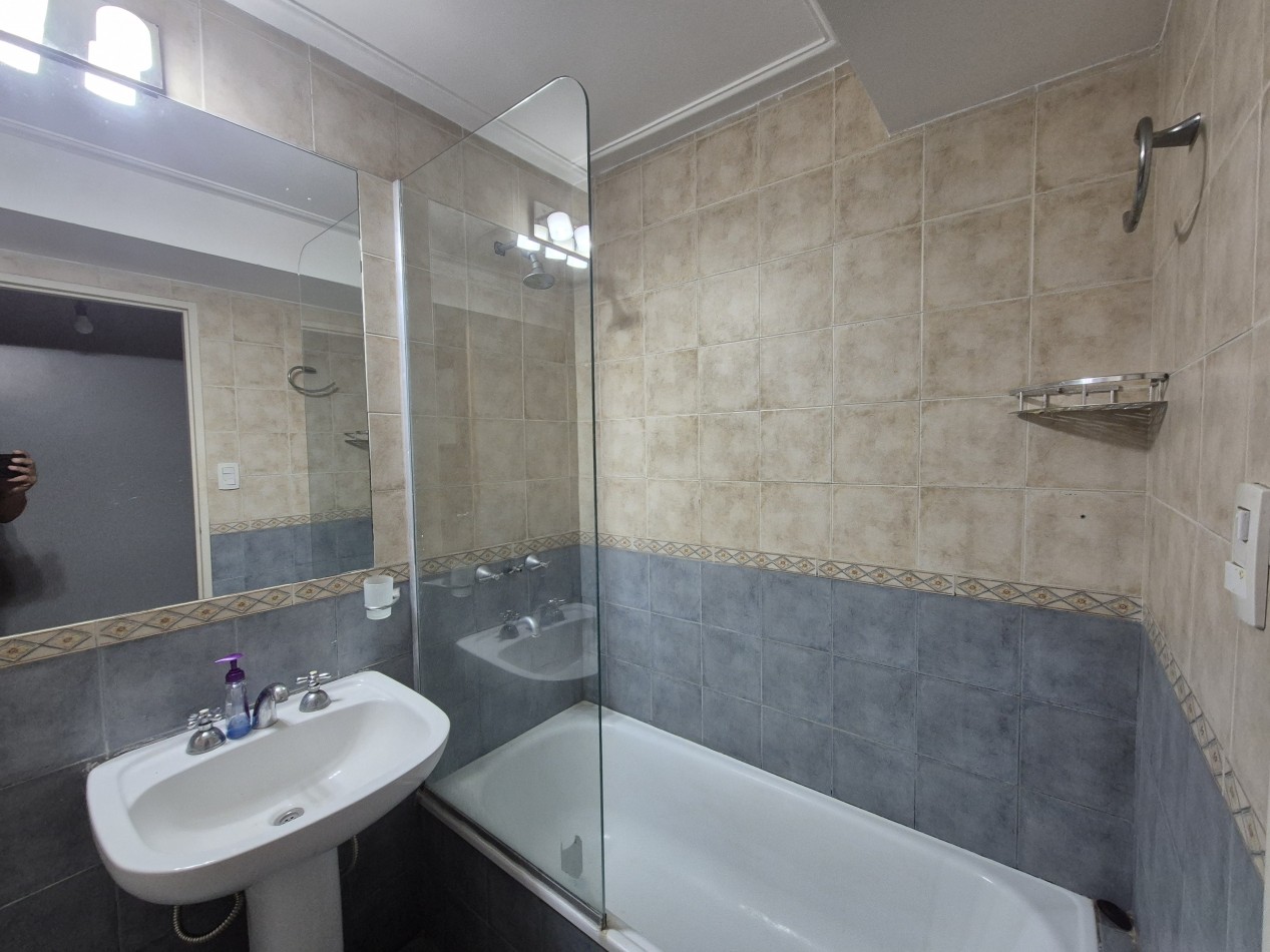 DEPARTAMENTO DE TRES DORMITORIOS CON DEPENDENCIA APTO CREDITO Y COCHERA EN SAN LORENZO AL 700