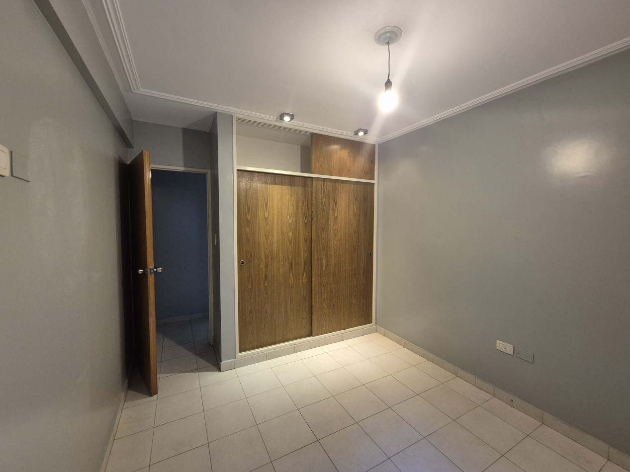 DEPARTAMENTO DE TRES DORMITORIOS CON DEPENDENCIA APTO CREDITO Y COCHERA EN SAN LORENZO AL 700