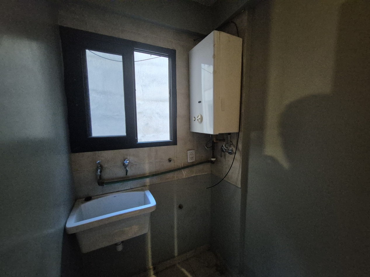 DEPARTAMENTO DE TRES DORMITORIOS CON DEPENDENCIA APTO CREDITO Y COCHERA EN SAN LORENZO AL 700