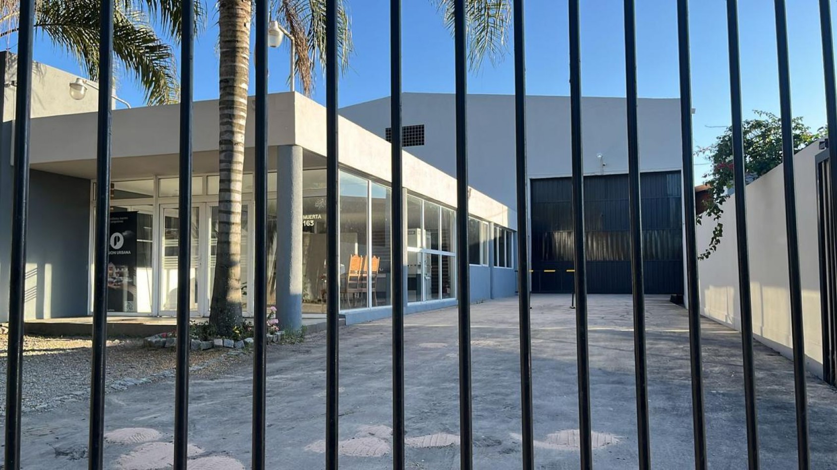 IMPORTANTE INMUEBLE COMERCIAL EN YERBA BUENA DEPOSITO CON OFICINAS 