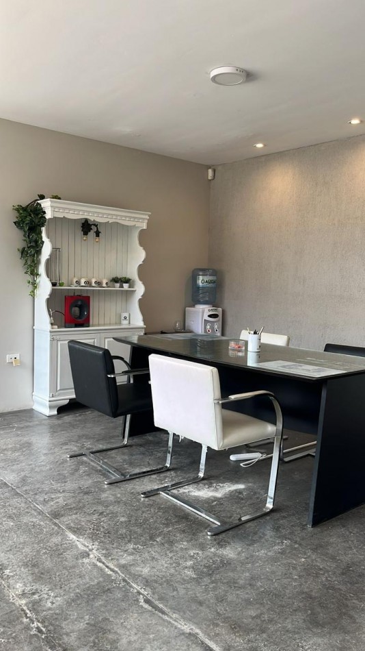 IMPORTANTE INMUEBLE COMERCIAL EN YERBA BUENA DEPOSITO CON OFICINAS 