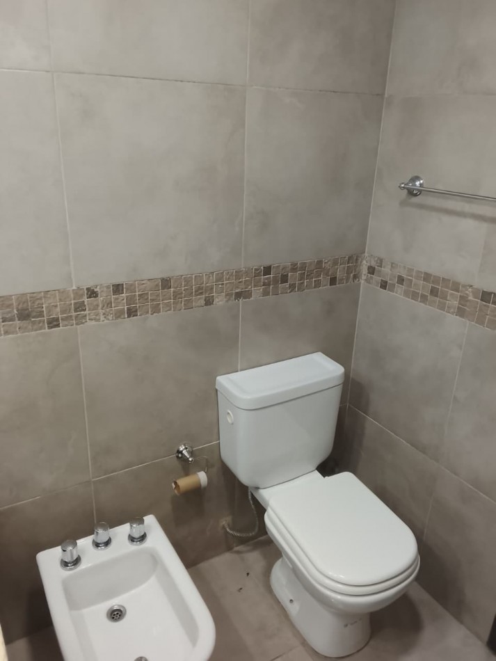 DEPARTAMENTO DE DOS DORMITORIOS AMOBLADO FRENTE A PLAZA ALBERDI CON AMENITIES