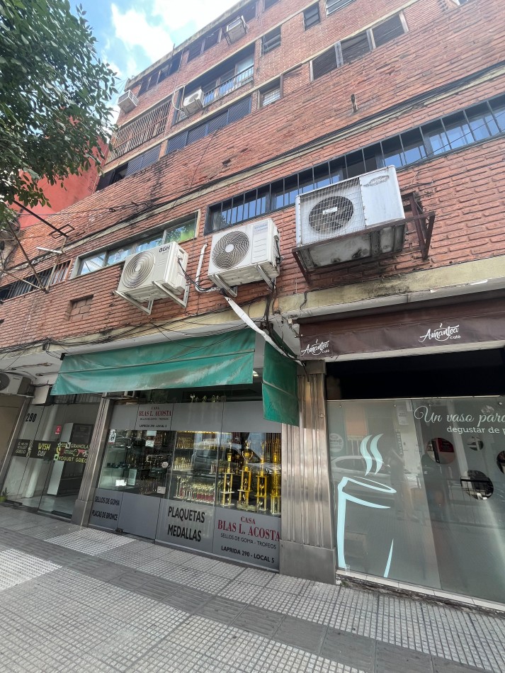 LOCAL COMERCIAL EN LAPRIDA 290 CASI ESQUINA CORDOBA CON RENTA Y ESCRITURA 