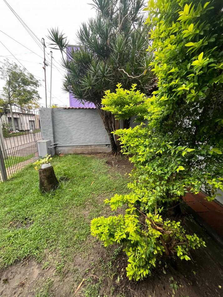 CASA EN BARRIO KENEDY APTA CREDITO CON PILETA Y QUINCHO