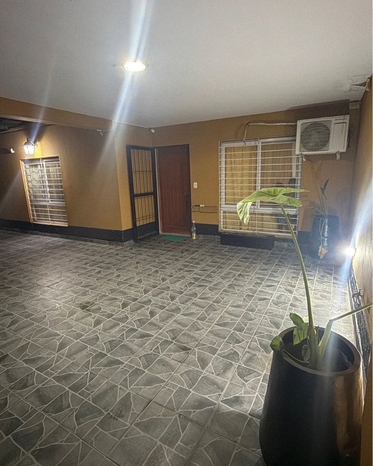 CASA EN BARRIO KENNEDY APTA CREDITO TRES DORMITORIOS CON PILETA A METROS AVENIDA AMERICA