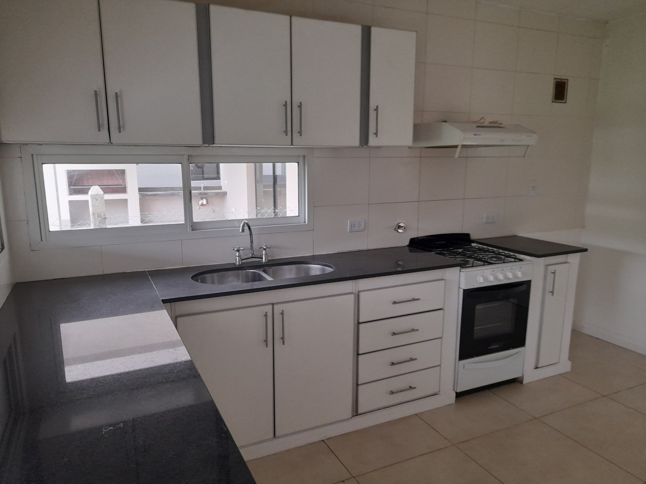 CASA EN BARRIO ALTOS DEL CEBIL 1 DE 3D CON PILETA EN LA RINCONADA, YERBA BUENA