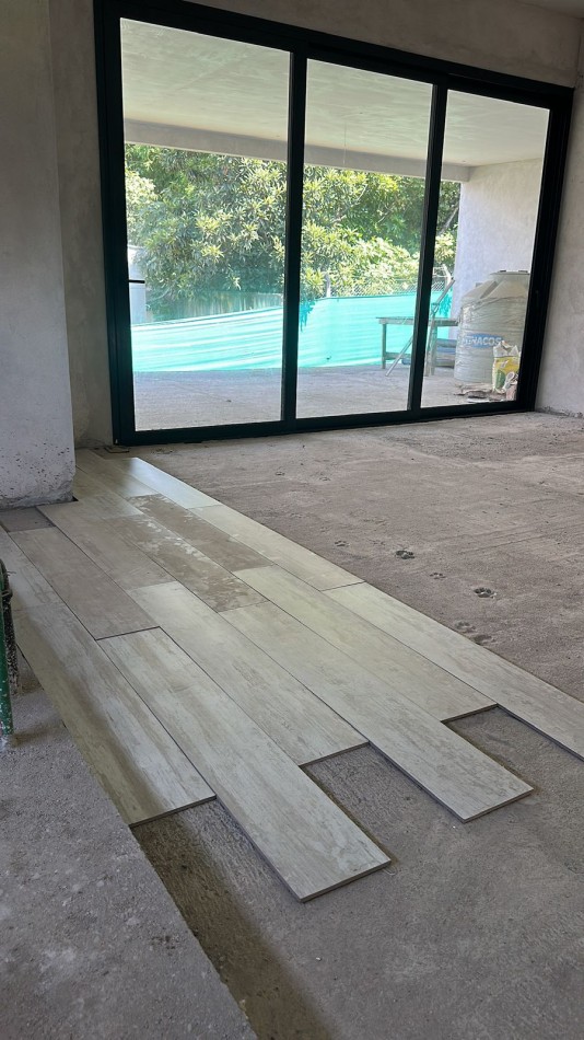 CASA EN BARRIO CERRADO LA EMILIA EN LA RINCONADA YERBA BUENA DE TRES DORMITORIOS A TERMINAR DETALLES APTA CREDITO