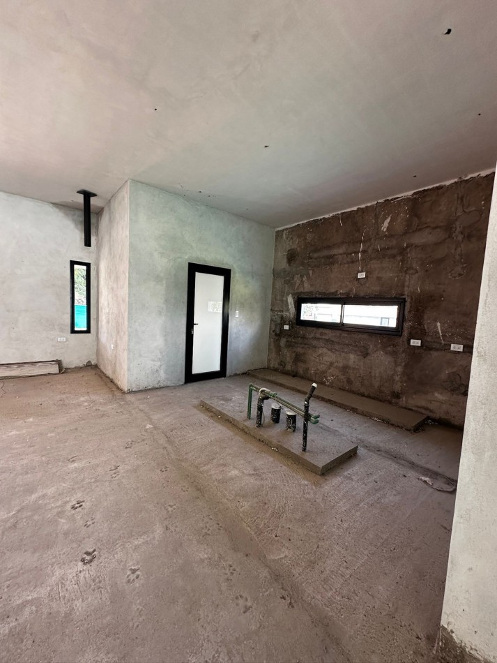 CASA EN BARRIO CERRADO LA EMILIA EN LA RINCONADA YERBA BUENA DE TRES DORMITORIOS A TERMINAR DETALLES APTA CREDITO