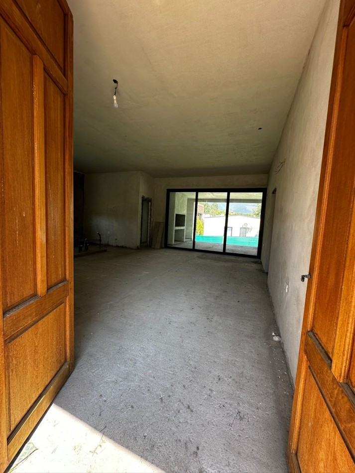 CASA EN BARRIO CERRADO LA EMILIA EN LA RINCONADA YERBA BUENA DE TRES DORMITORIOS A TERMINAR DETALLES APTA CREDITO