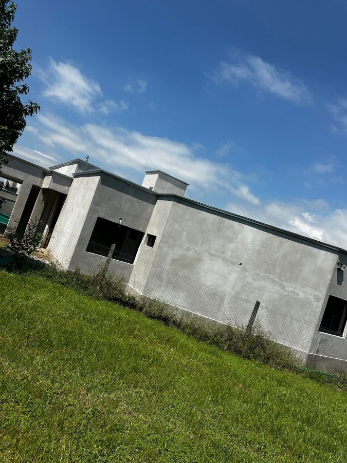 CASA EN BARRIO CERRADO LA EMILIA EN LA RINCONADA YERBA BUENA DE TRES DORMITORIOS A TERMINAR DETALLES APTA CREDITO