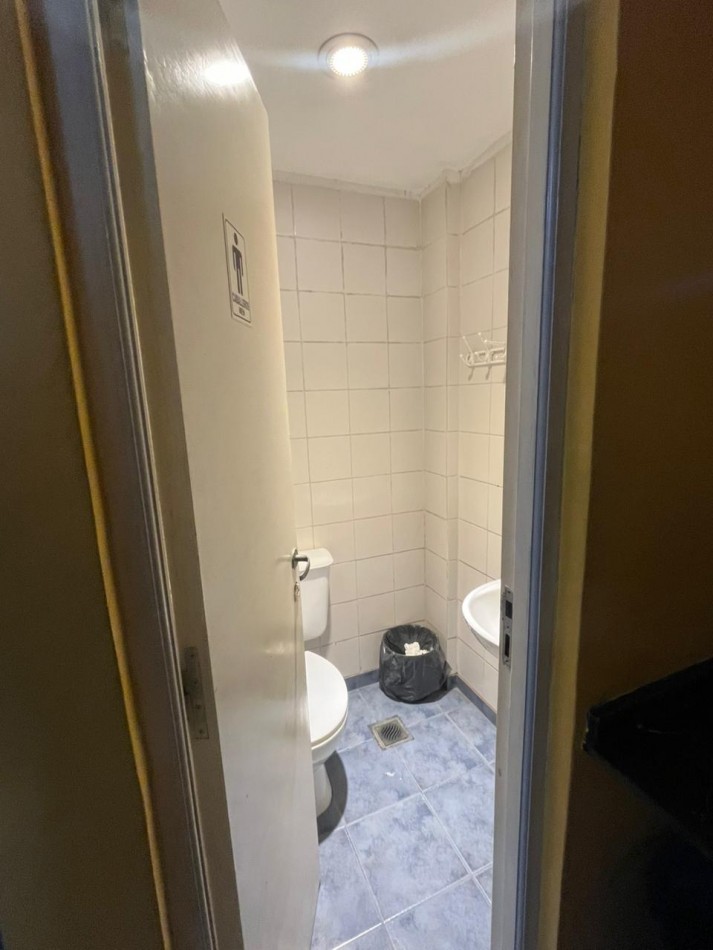 IMPORTANTE LOCAL COMERCIAL CON DEPOSITO EN BOLIVAR Y JUJUY BARRIO SUR