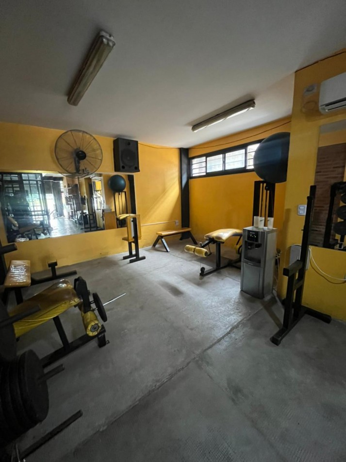 IMPORTANTE LOCAL COMERCIAL CON DEPOSITO EN BOLIVAR Y JUJUY BARRIO SUR