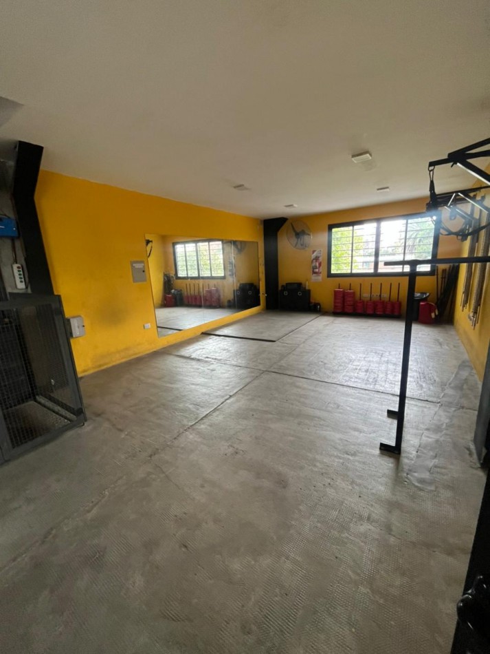 IMPORTANTE LOCAL COMERCIAL CON DEPOSITO EN BOLIVAR Y JUJUY BARRIO SUR