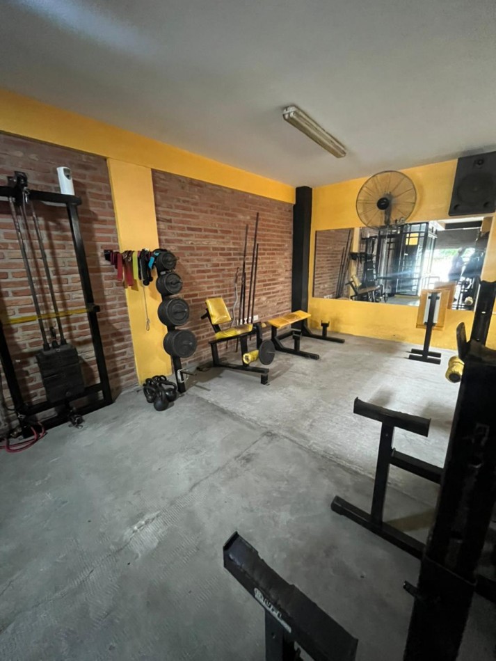 IMPORTANTE LOCAL COMERCIAL CON DEPOSITO EN BOLIVAR Y JUJUY BARRIO SUR