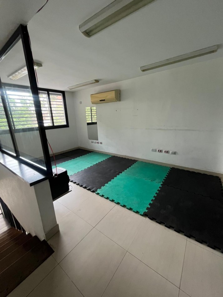 IMPORTANTE LOCAL COMERCIAL CON DEPOSITO EN BOLIVAR Y JUJUY BARRIO SUR