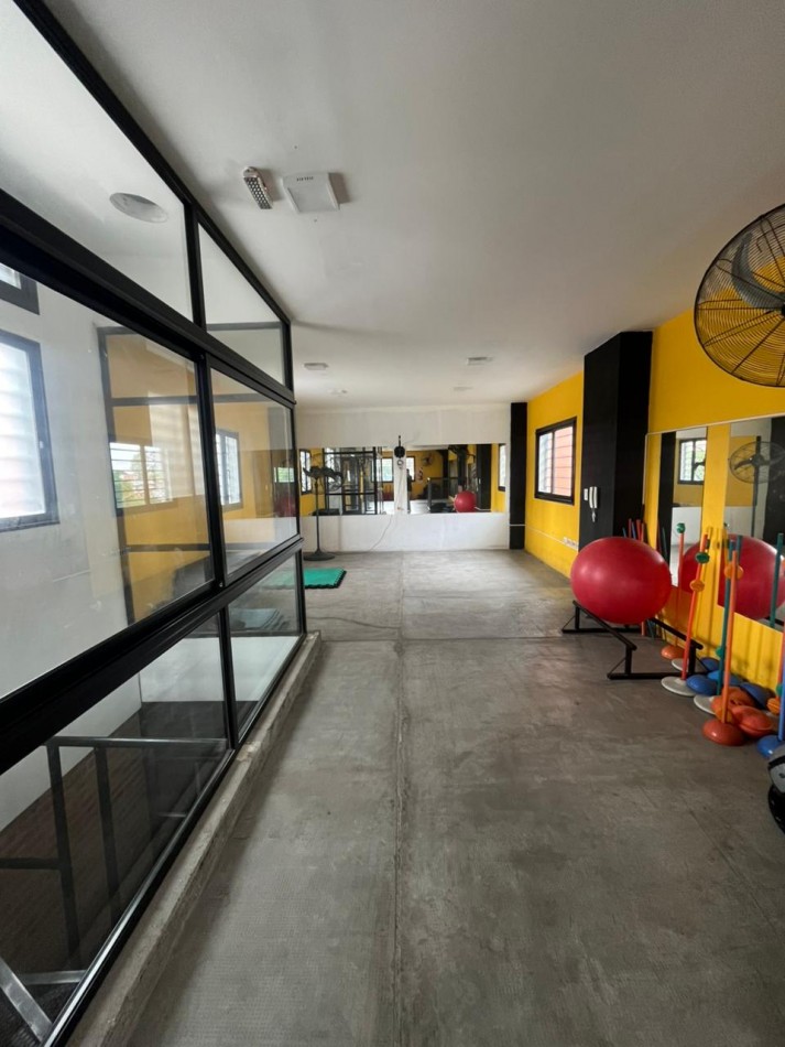 IMPORTANTE LOCAL COMERCIAL CON DEPOSITO EN BOLIVAR Y JUJUY BARRIO SUR