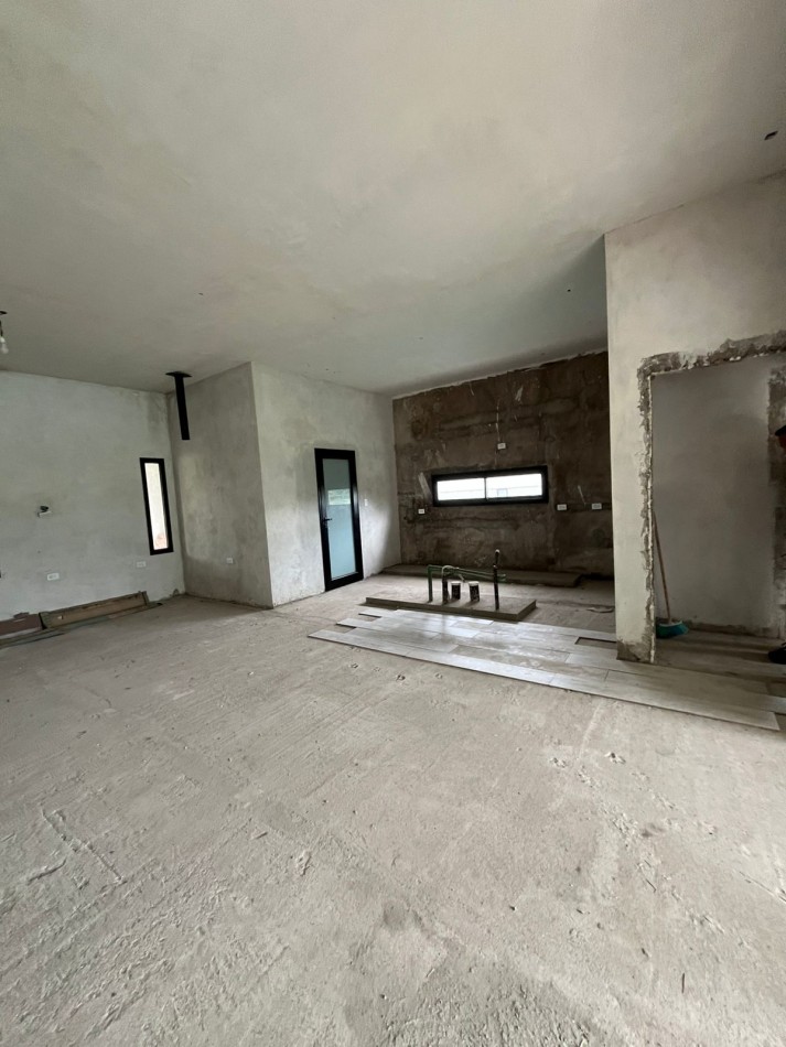 CASA EN BARRIO CERRADO LA EMILIA EN LA RINCONADA YERBA BUENA DE TRES DORMITORIOS A TERMINAR DETALLES APTA CREDITO