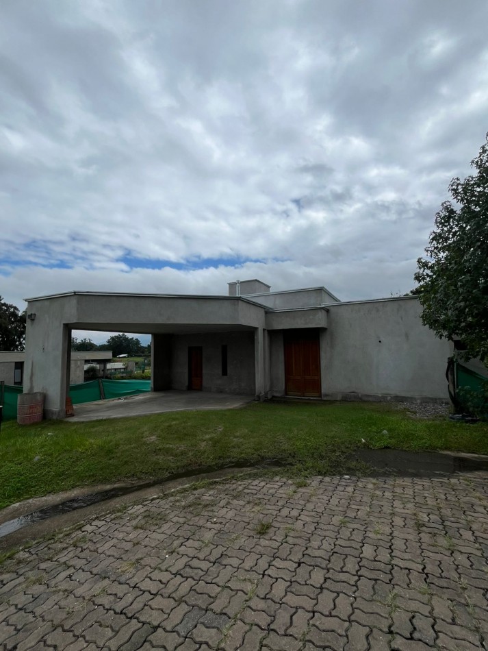 CASA EN BARRIO CERRADO LA EMILIA EN LA RINCONADA YERBA BUENA DE TRES DORMITORIOS A TERMINAR DETALLES APTA CREDITO