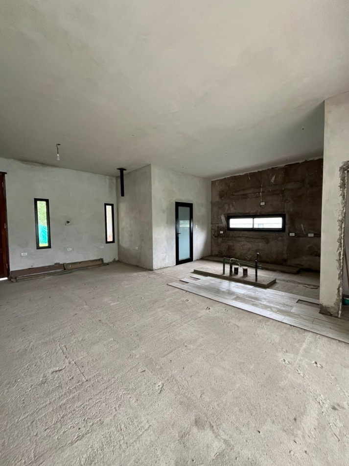 CASA EN BARRIO CERRADO LA EMILIA EN LA RINCONADA YERBA BUENA DE TRES DORMITORIOS A TERMINAR DETALLES APTA CREDITO