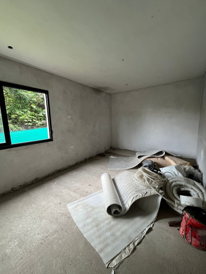 CASA EN BARRIO CERRADO LA EMILIA EN LA RINCONADA YERBA BUENA DE TRES DORMITORIOS A TERMINAR DETALLES APTA CREDITO