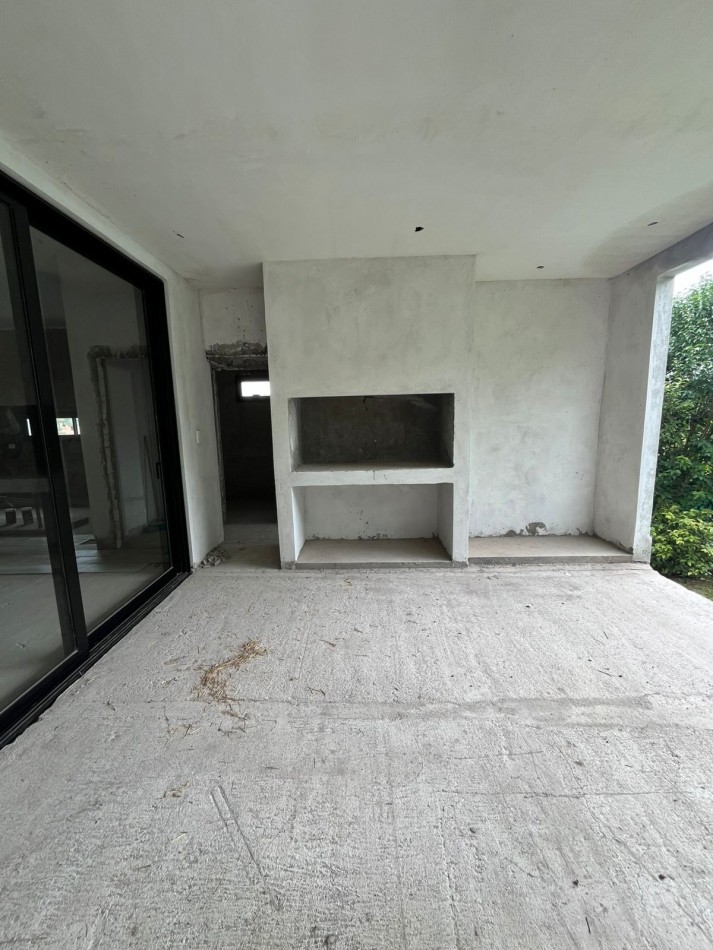 CASA EN BARRIO CERRADO LA EMILIA EN LA RINCONADA YERBA BUENA DE TRES DORMITORIOS A TERMINAR DETALLES APTA CREDITO