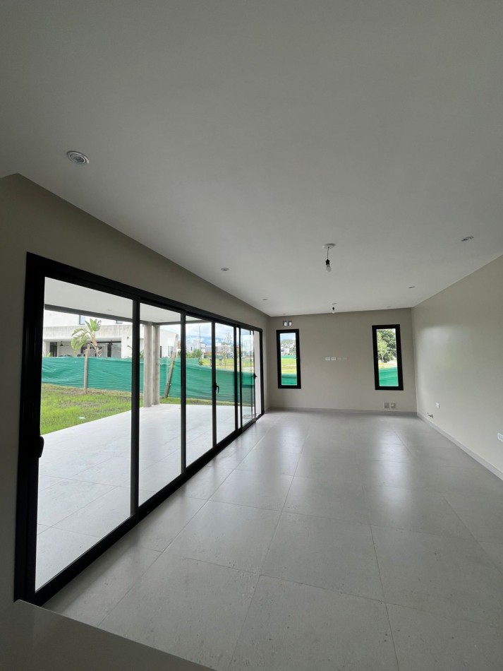 IMPORTANTE CASA EN COUNTRY THE POINT APTA CREDITO 