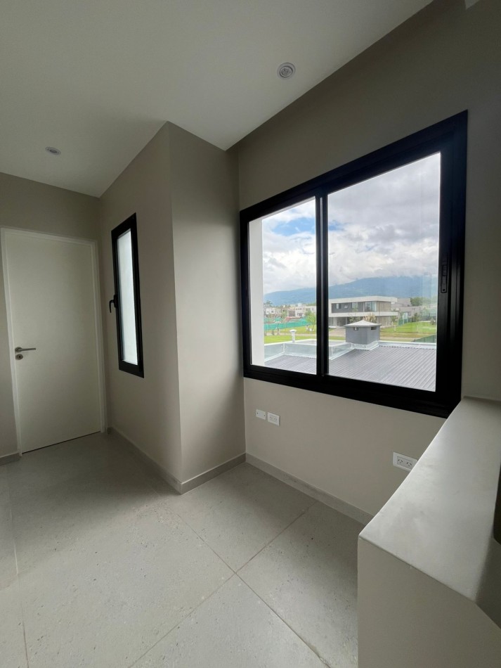 IMPORTANTE CASA EN COUNTRY THE POINT APTA CREDITO 